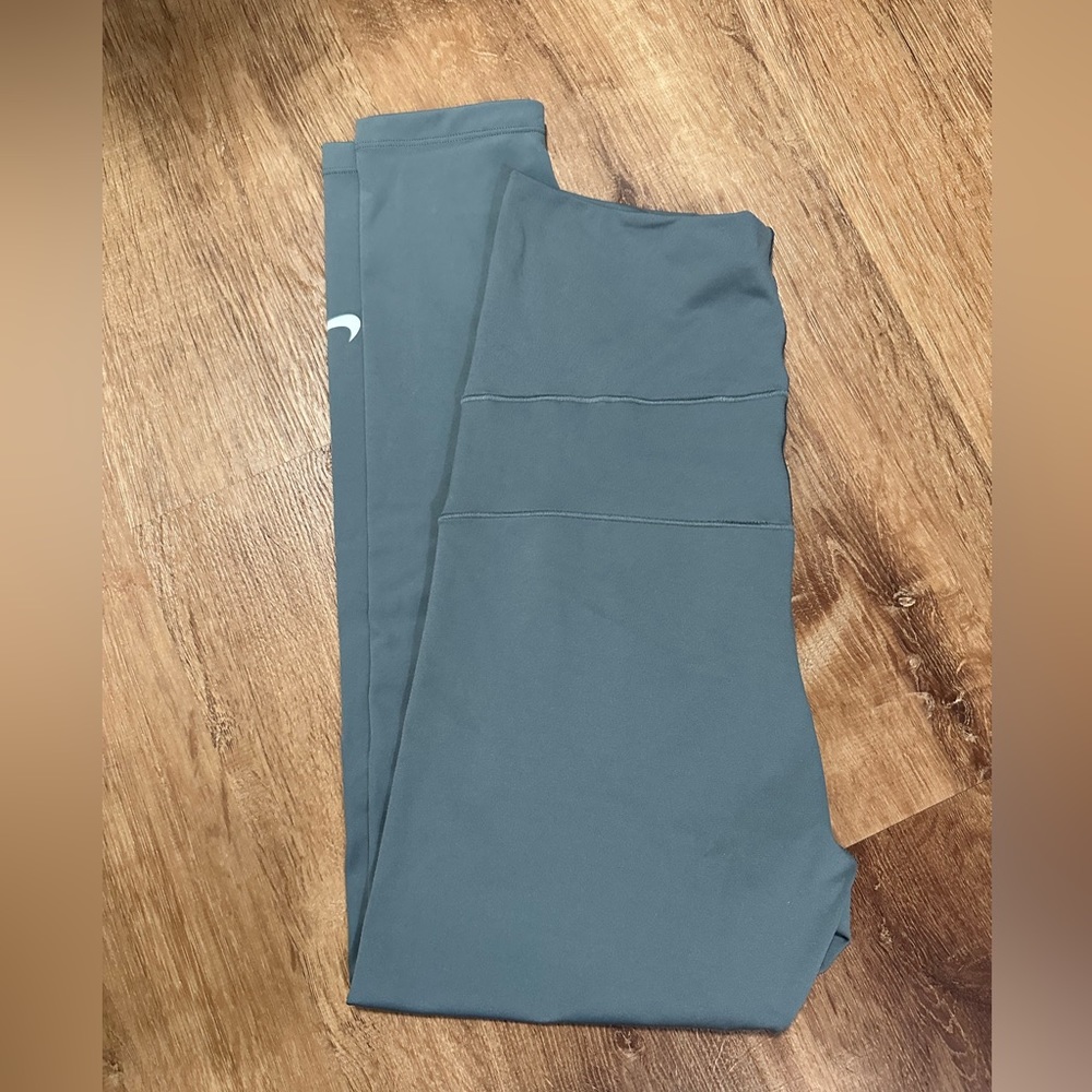 Nike maternity leggings